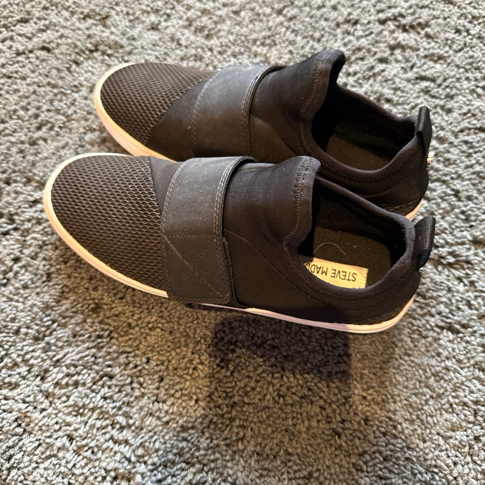 Steve Madden Black Slip-On Flats